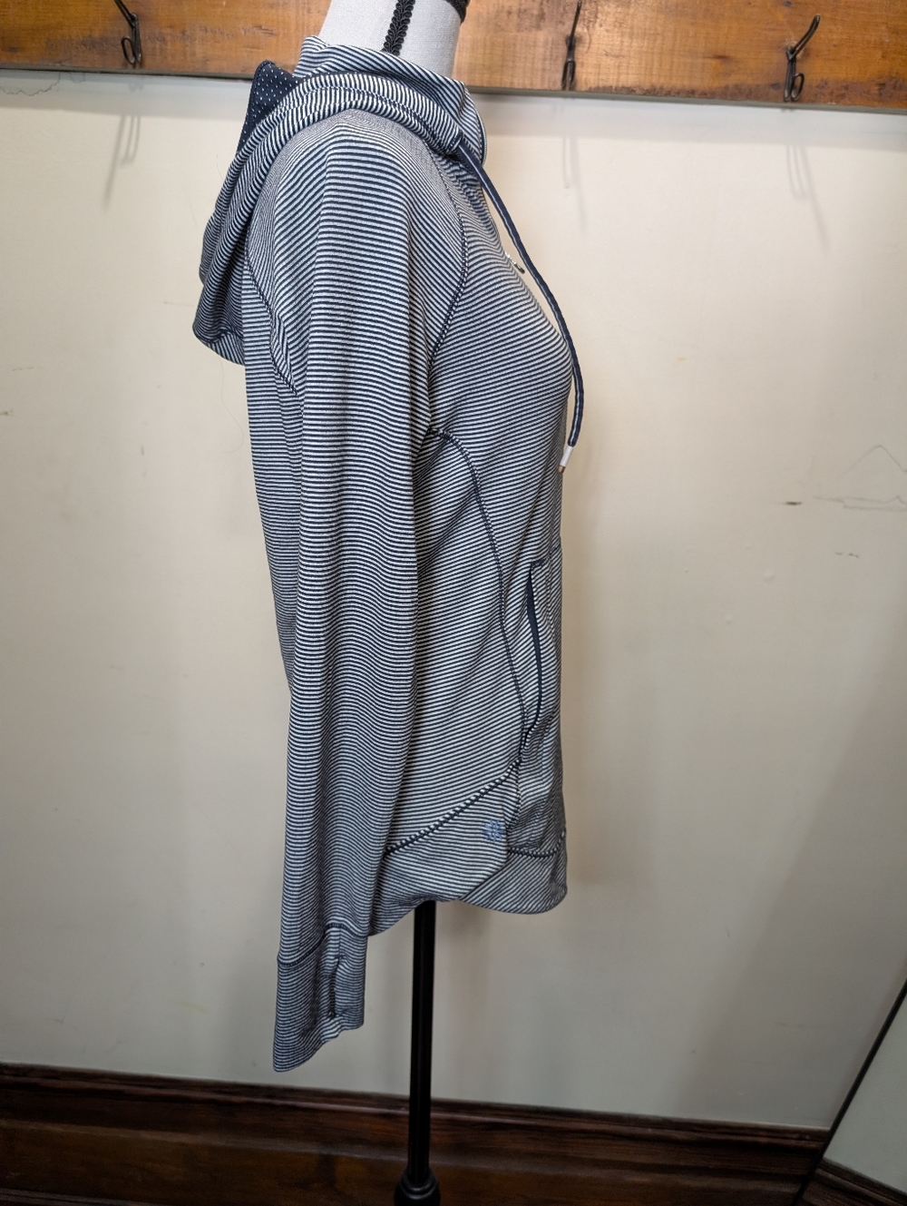 Athleta Womens Heavenly Heights Striped Hoodie Navy Long Sleeve 1/2 Zip - Picture 12 of 16